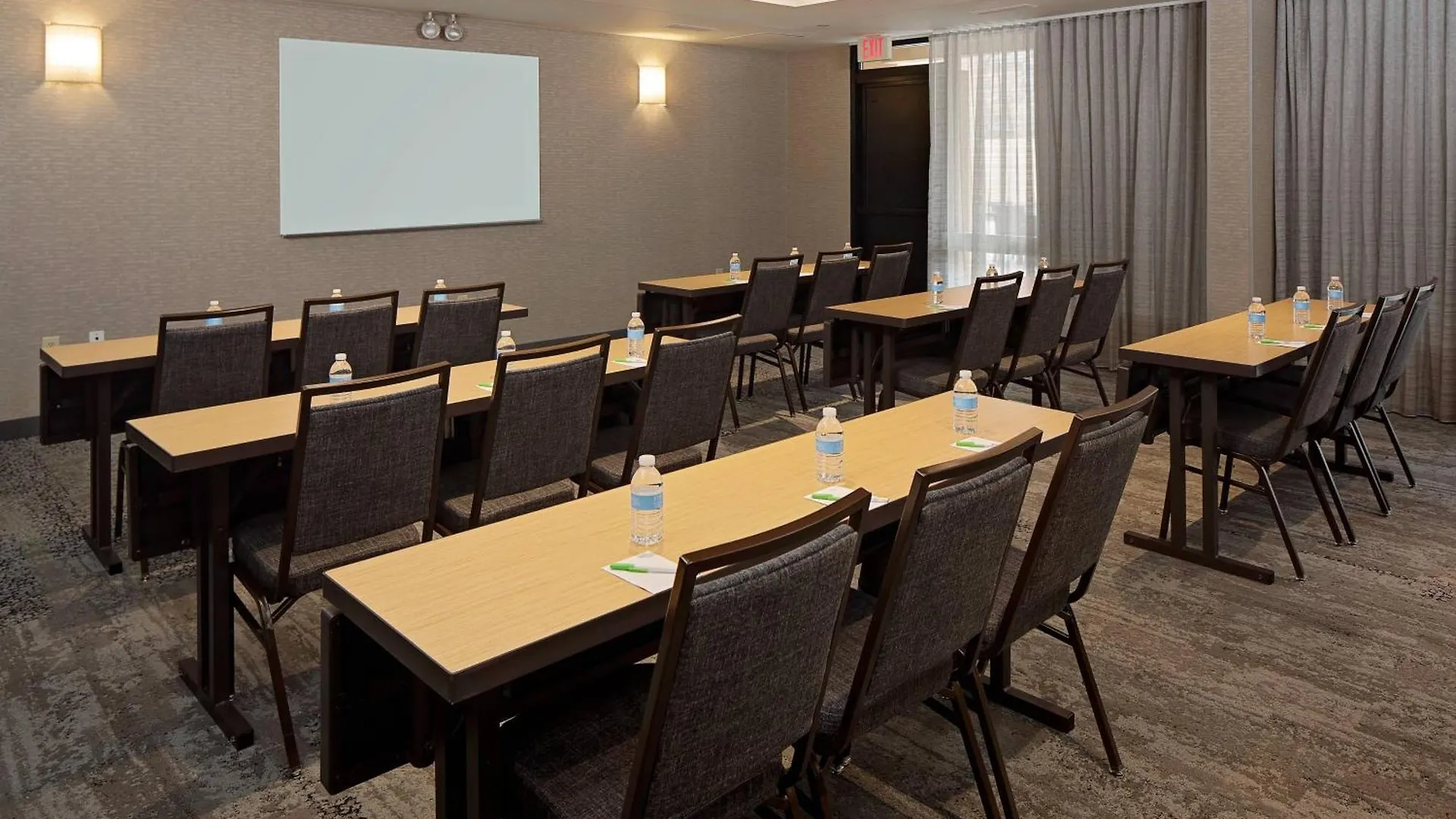 Courtyard By Marriott Richmond Airport Hotel Sandston