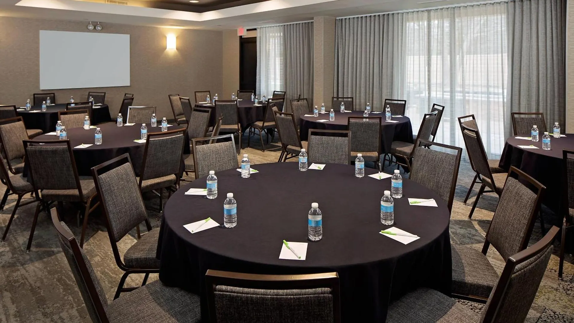 Courtyard By Marriott Richmond Airport Hotel Sandston